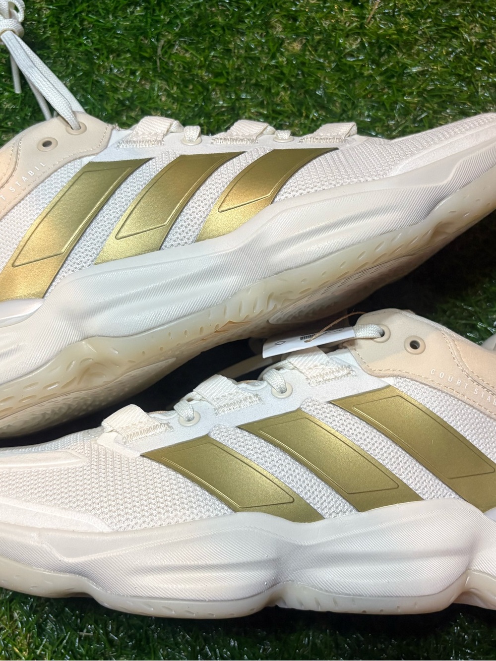 adidas #basketball sneakers cream and White with Gold. Women’s 8.5, youth 7